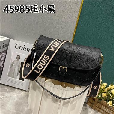 LOUIS VUITTON  2024新款女生時尚休閒包 尺寸：25*9*15CM