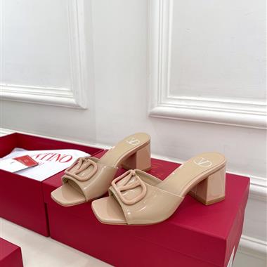 Valentino   2024新款女生休閒時尚鞋子