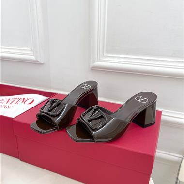Valentino   2024新款女生休閒時尚鞋子