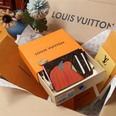 LOUIS VUITTON    2024新款時尚休閒包 尺寸：12*8*0.8CM