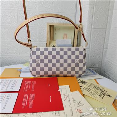 LOUIS VUITTON   2024新款時尚女生休閒包  尺寸：22.5*4*12.5CM