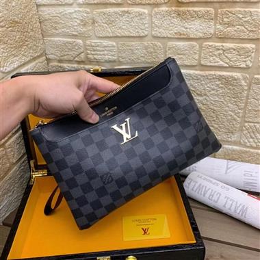 LOUIS VUITTON    2024新款男生時尚休閒包 尺寸：28*19*3CM