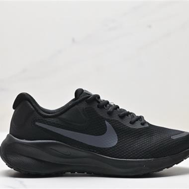 Nike REVOLUTION 7