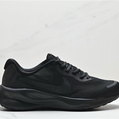 Nike REVOLUTION 7