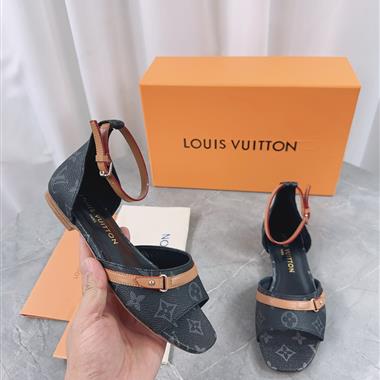 Louis Vuitton     2024新款女生休閒時尚鞋子