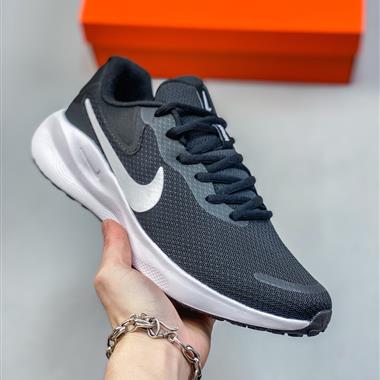 Nike REVOLUTION 7 跑步鞋