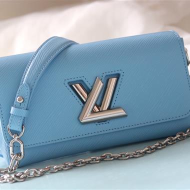 LOUIS VUITTON   2024新款時尚女生休閒包 尺寸：23.5x12x7CM