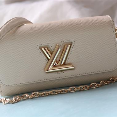 LOUIS VUITTON   2024新款時尚女生休閒包 尺寸：23.5x12x7CM