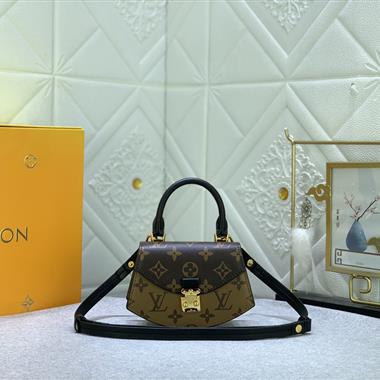 LOUIS VUITTON   2024新款時尚女生休閒包 尺寸：19 x11.5x6.5CM