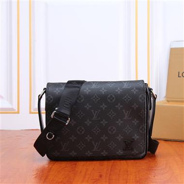 LOUIS VUITTON   2024新款時尚男生休閒包 尺寸：26*20*7CM