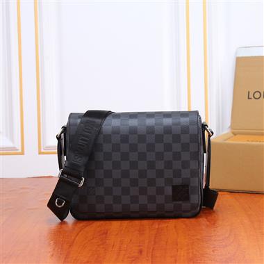 LOUIS VUITTON   2024新款時尚男生休閒包 尺寸：26*20*7CM