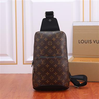 LOUIS VUITTON   2024新款時尚男生休閒包 尺寸：20*31*10CM