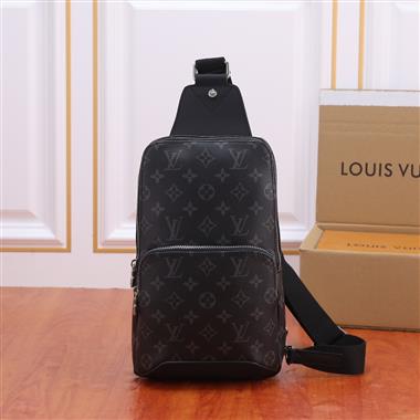 LOUIS VUITTON   2024新款時尚男生休閒包 尺寸：20*31*10CM