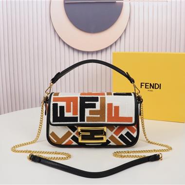 FENDI   2024新款時尚女生休閒包 尺寸：19-4-11CM