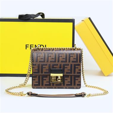 FENDI  2024新款時尚女生休閒包 尺寸：20*15*11CM