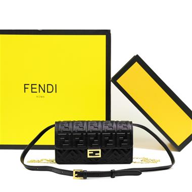 FENDI   2024新款時尚女生休閒包 尺寸：21*5*11.5CM