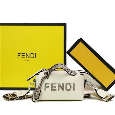 FENDI   2024新款時尚女生休閒包 尺寸：20*9.5*13CM