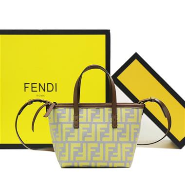 FENDI   2024新款時尚女生休閒包 尺寸：15.5*11*13CM