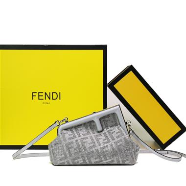 FENDI   2024新款時尚女生休閒包 尺寸：26*9.5*18CM