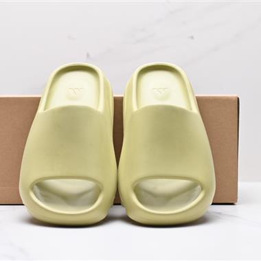 Kanye West x Adidas Yeezy Slide”Bone“