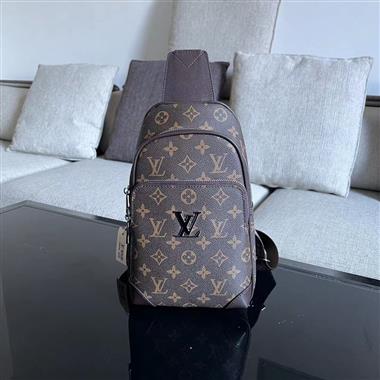 LOUIS VUITTON    2024新款男生時尚包包 尺寸：18-31-5CM