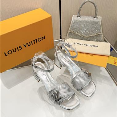 Louis Vuitton     2024新款女生休閒時尚鞋子