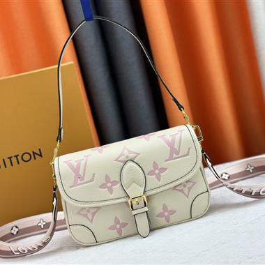 LOUIS VUITTON  2024新款女生時尚休閒包  尺寸：25*9*15CM