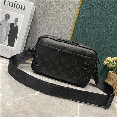 LOUIS VUITTON  2024新款男生時尚休閒包  尺寸：24*16*8CM