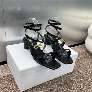 DIOR   2024新款女生休閒時尚鞋子