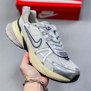 Nike   V2K Run 減震防滑 復古低幫跑步鞋 