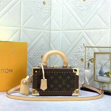 LOUIS VUITTON   2024新款女生時尚包包  尺寸：22.5 x 14.5 x 11.5CM