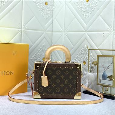 LOUIS VUITTON   2024新款女生時尚包包  尺寸：22.5 x 17.5 x 11CM