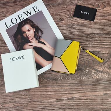 LOEWE    2024新款女生時尚包包 尺寸:12*10*3CM