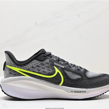 NIKE Air Zoom  Vomero 17