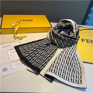 FENDI  2024秋冬新款時尚圍巾  尺寸：180-30