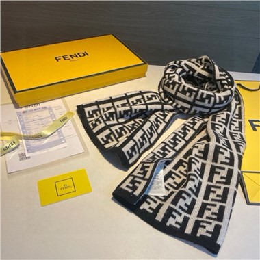 FENDI  2024秋冬新款時尚圍巾 尺寸：180-30