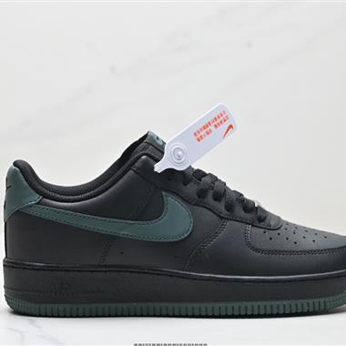 NIKE AIR FORCE 1‘07