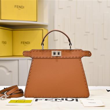 FENDI   2024新款女生時尚包包   尺寸：20-11-10CM