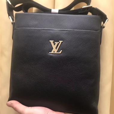 LOUIS VUITTON  2025新款男生時尚包包  尺寸：26*28*5CM