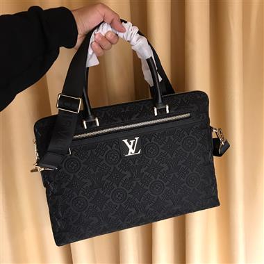 LOUIS VUITTON  2025新款男生時尚包包  尺寸：38*29*5CM