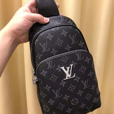 LOUIS VUITTON  2025新款男生時尚包包  尺寸：28*18*11CM