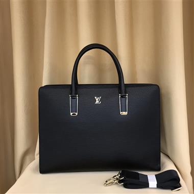 LOUIS VUITTON  2025新款男生時尚包包  尺寸：39-30-8CM