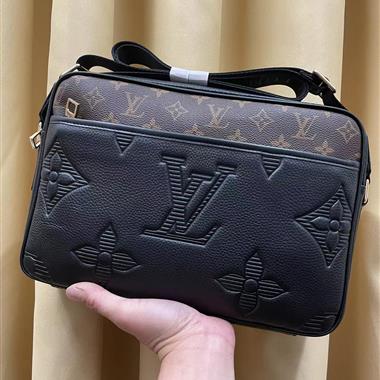 LOUIS VUITTON   2025新款男生時尚包包  尺寸：32*22*7CM