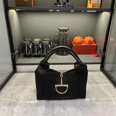 GUCCI  2025新款女生時尚包包 尺寸：27.5*21*6CM
