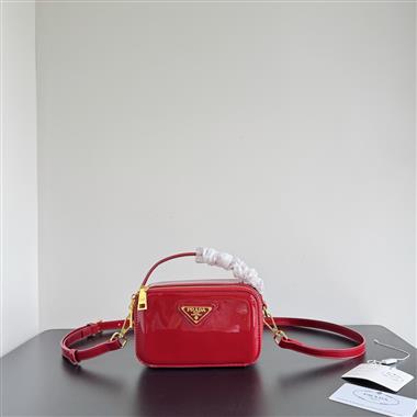 PRADA  2025新款女生時尚包包  尺寸：17×10.5×6.5CM