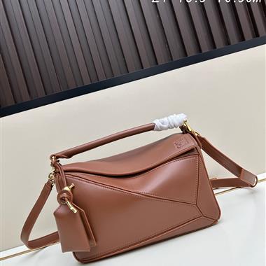 LOEWE   2025新款女生時尚包包  尺寸：24-16.5-10.5CM
