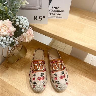 Valentino   2025新款女生休閒時尚鞋子
