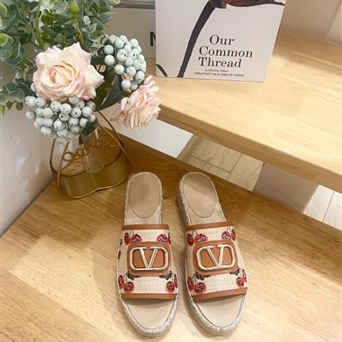 Valentino   2025新款女生休閒時尚鞋子