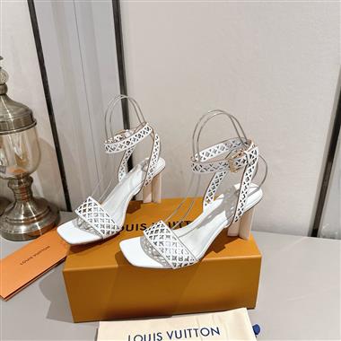 Louis Vuitton    2025新款女生休閒時尚鞋子