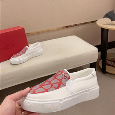 Valentino    2025新款男生休閒時尚鞋子